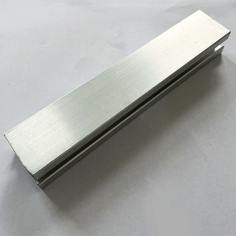金属の屋根1.4kn/M2のアルミ合金1.2mmの太陽電池パネルの取り付けレール