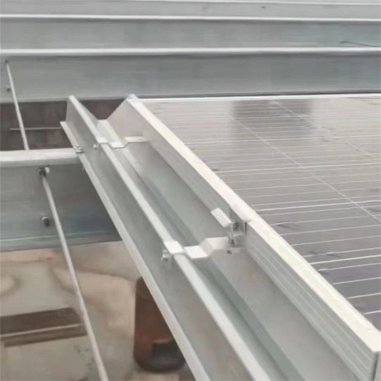 0.2mm-0.5mmのアルミニウム金属の屋根の溝の容易な設置低い維持