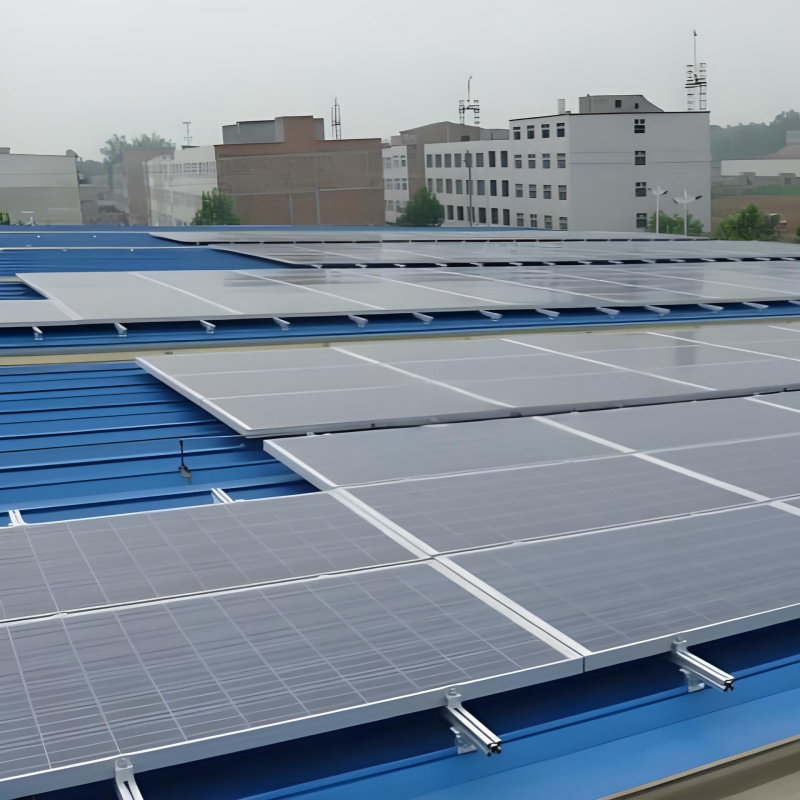 ソーラーパネル屋根取り付けブラケット。金属屋根にソーラーパネルを安定して支え、迅速な設置を実現。