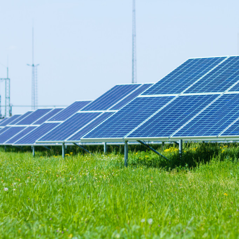 大型アレイおよびユーティリティ規模の用途向けに堅牢なサポートを提供する、高耐久性地上設置型ソーラーマウントブラケット