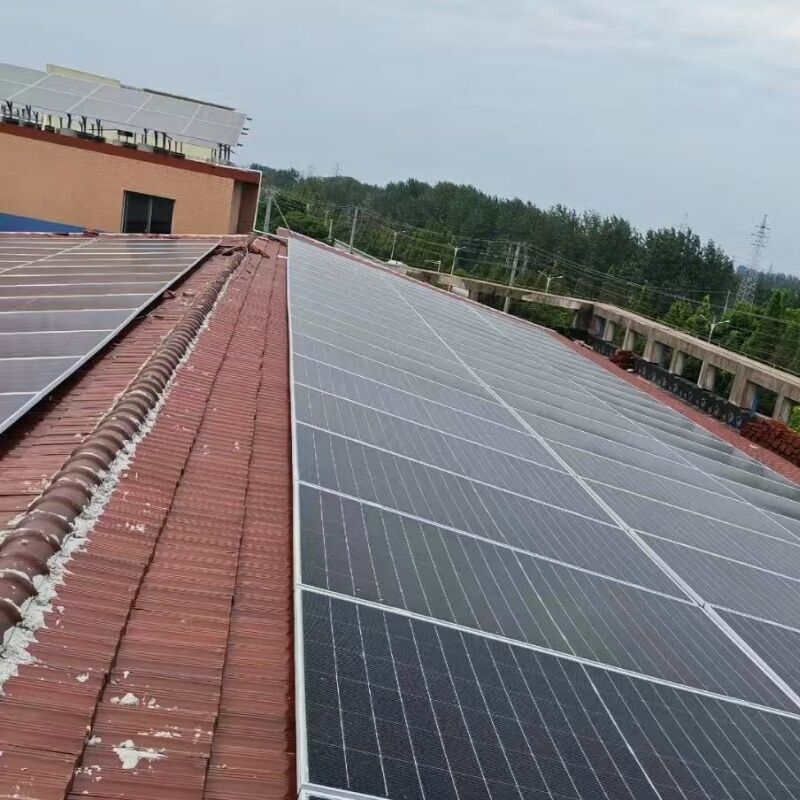 耐久性のある太陽光パネル屋根のマウントブレーキットと汎用的な立立シームクランプ トラペゾイドの波紋型屋根とチンの屋根の安装