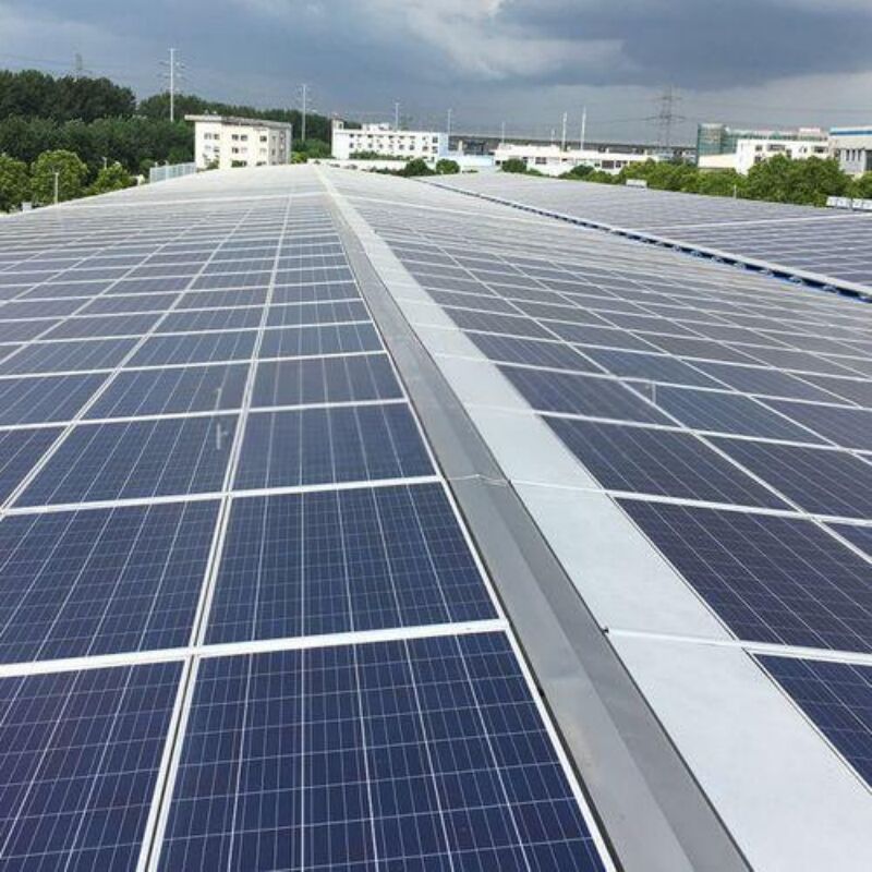 高密度平面屋根の設置ソリューション: 最大限のスペース利用のためのコンパクトな多列配置