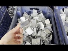 ソーラーパネル取り付けクランプ